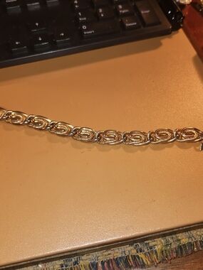 Sara Vibtage Gold Women's Interlocking Rope Link Bracelet
